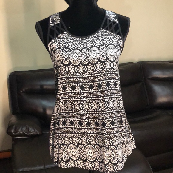 iZ BYER Size L Black and White Print Top - Picture 1 of 6